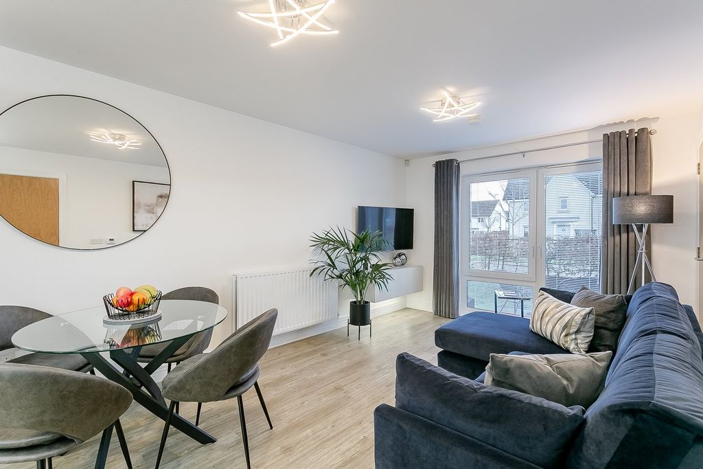 Property photo 2 of 27