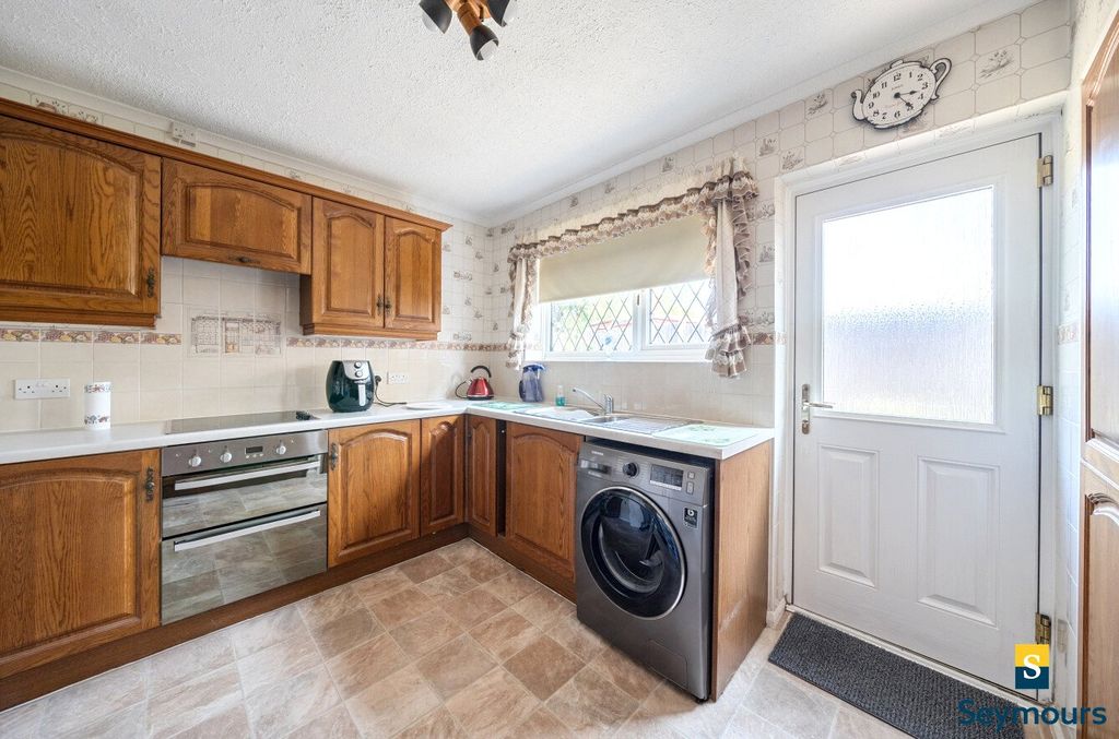 Property photo 3 of 16 Kitchen