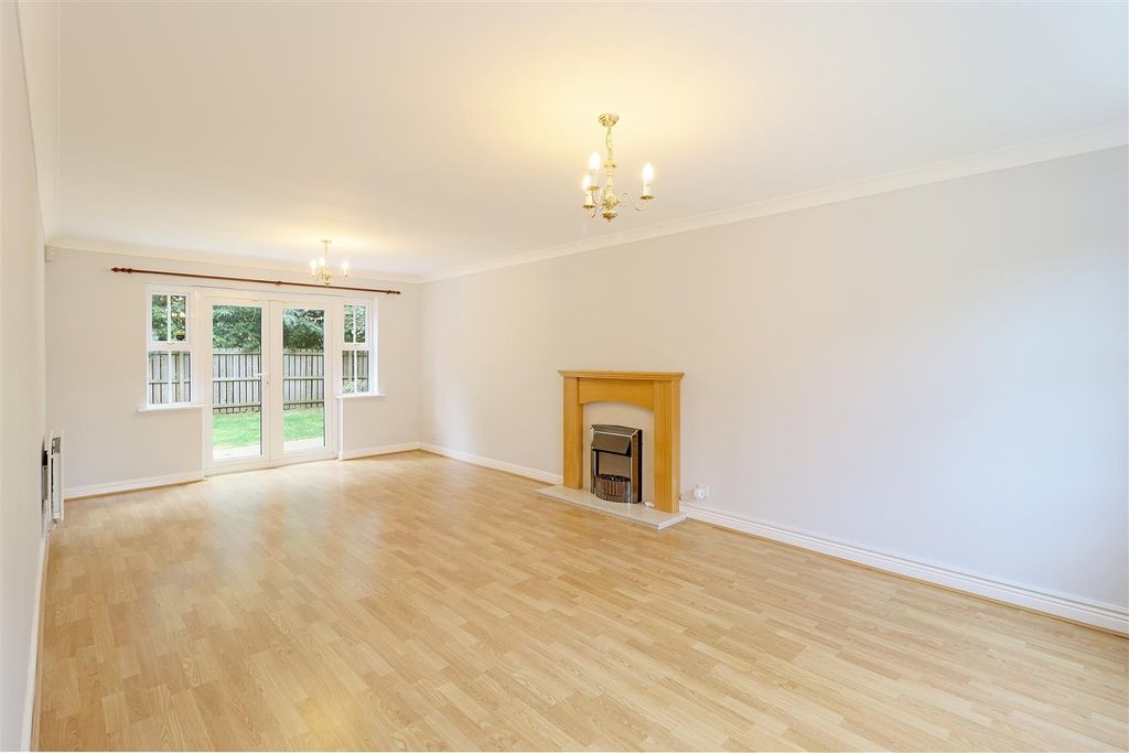 Property photo 3 of 14 Living Room