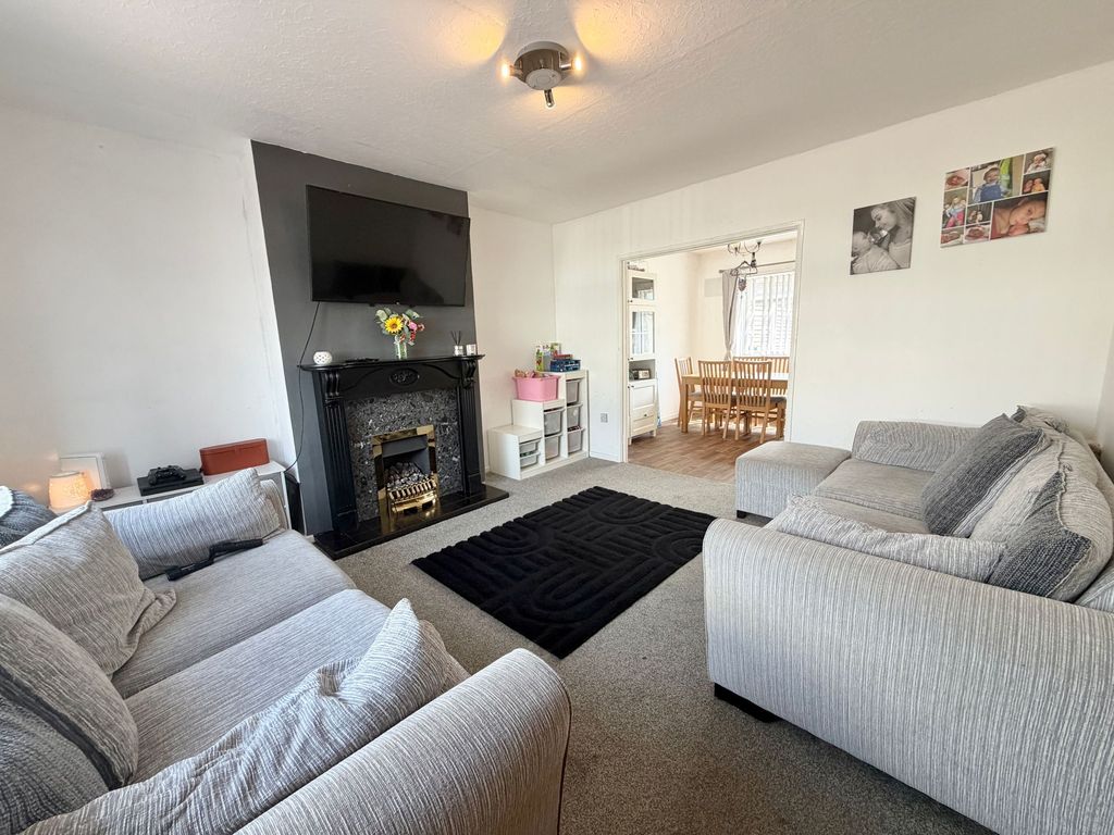 Property photo 2 of 12 Lounge