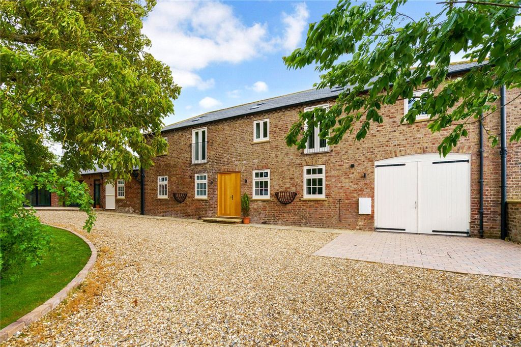Property photo 1 of 21 Picture No. 02