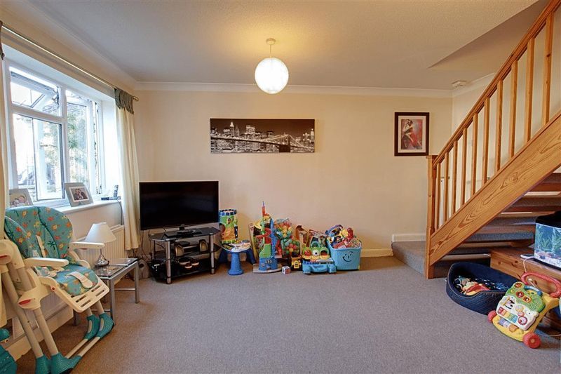 Property photo 3 of 9 Photo 4