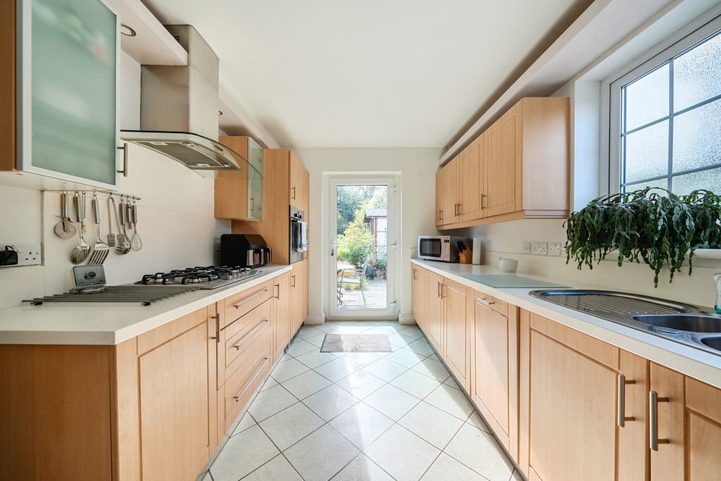 Property photo 3 of 21 Kitchen