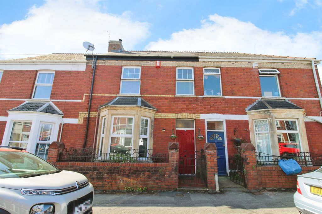 Property photo 2 of 17