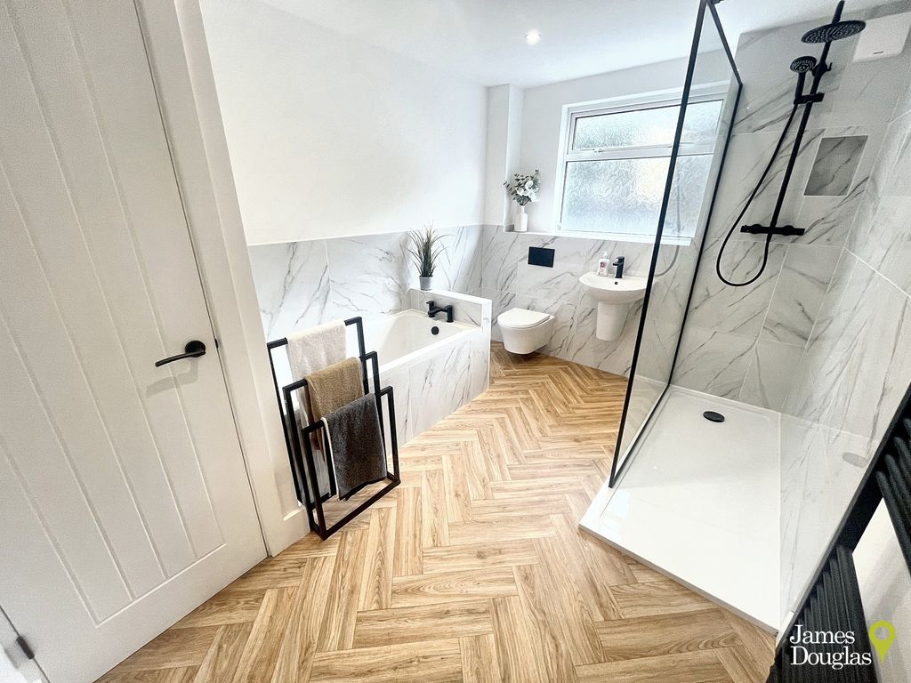 Property photo 3 of 20 Bath1 (1)
