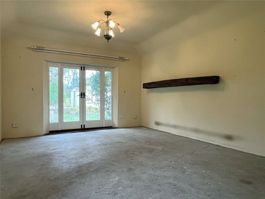 Property photo 2 of 15 Sitting Room