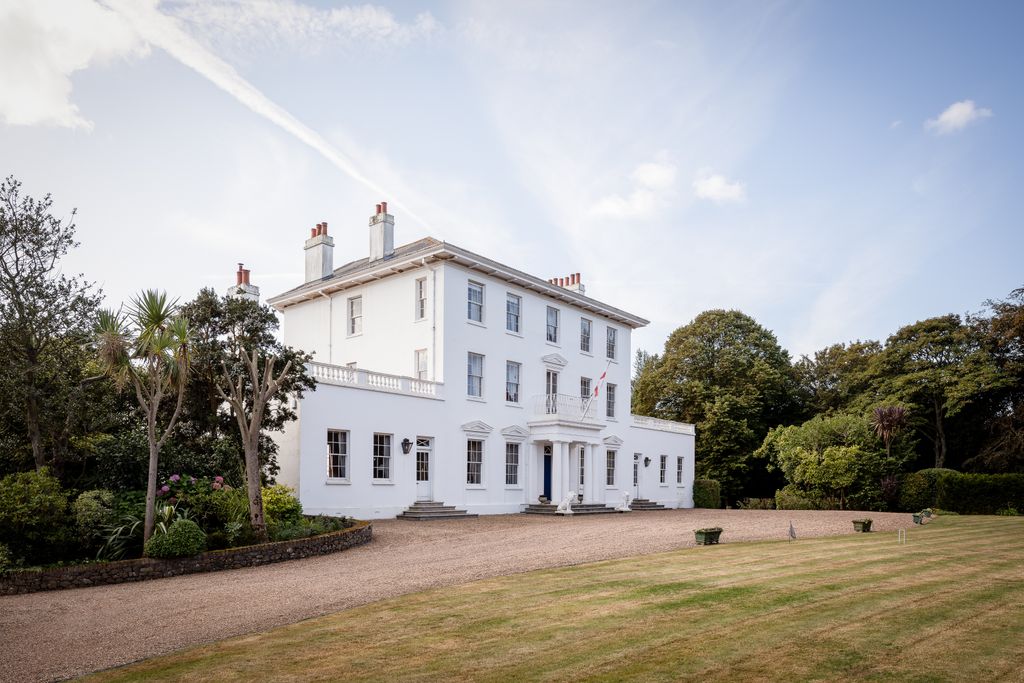 Property photo 2 of 20