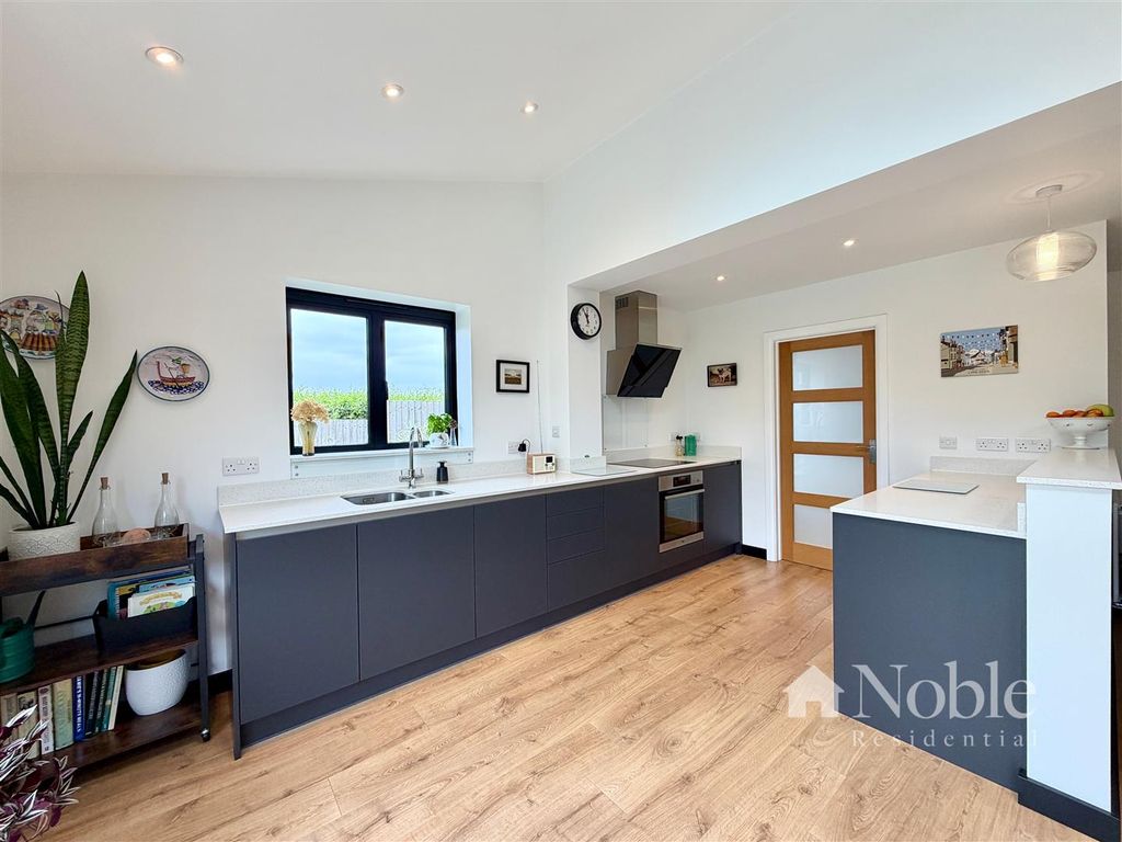 Property photo 3 of 27 Open Plan Living/Kitchen/Dining Area