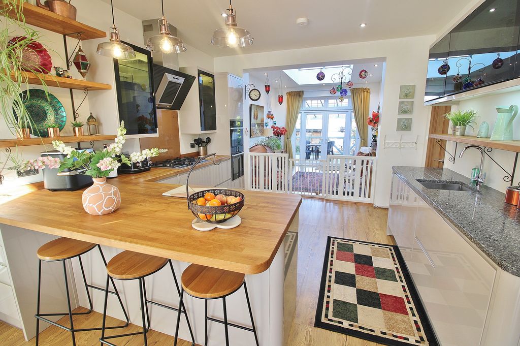 Property photo 2 of 23