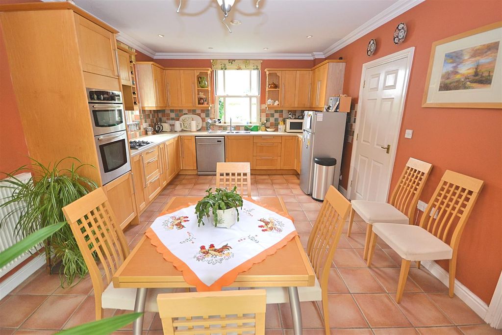 Property photo 3 of 26 34 (2).Png