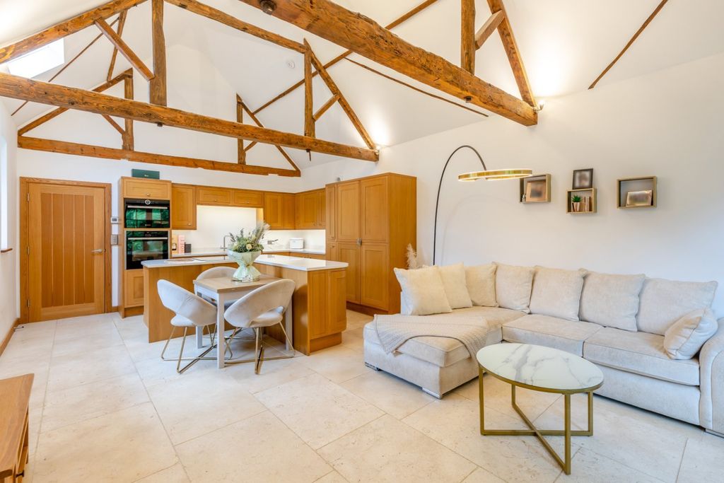 Property photo 1 of 19 Stable Lodge