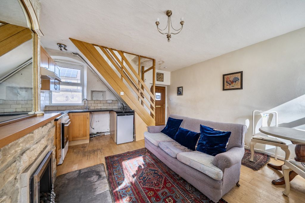 Property photo 2 of 9 Picture No. 10