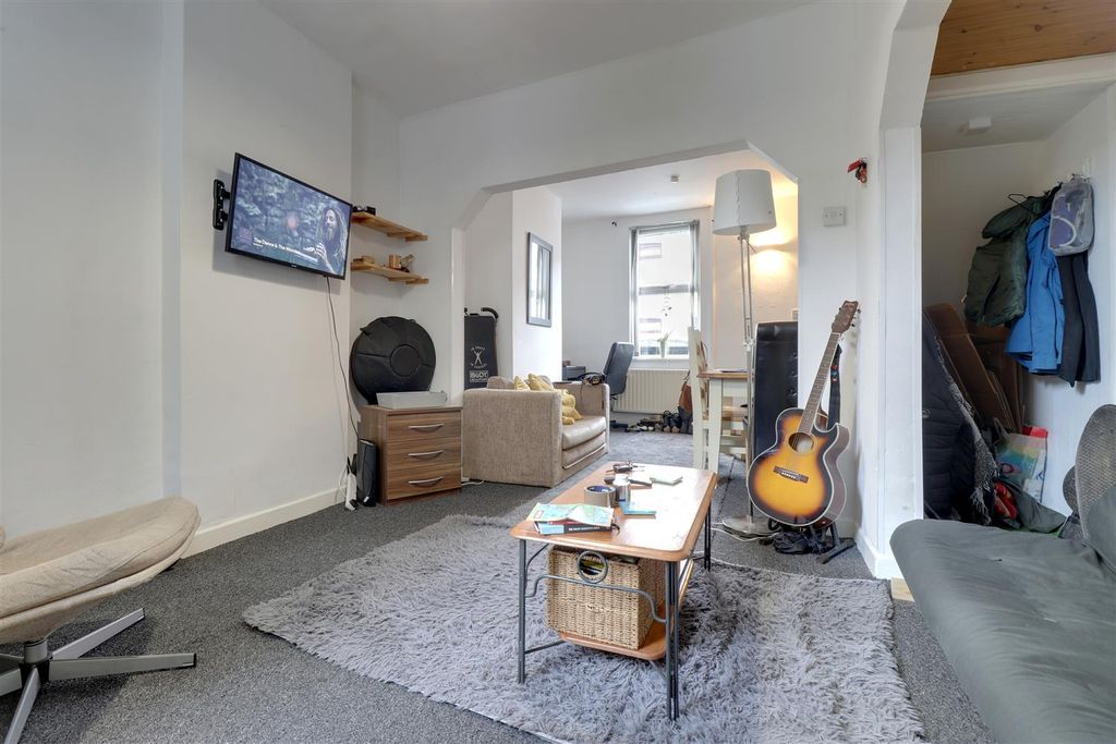 Property photo 3 of 10 Dining Area