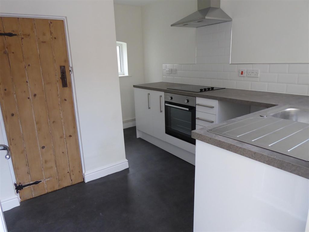 Property photo 2 of 18 Kitchen