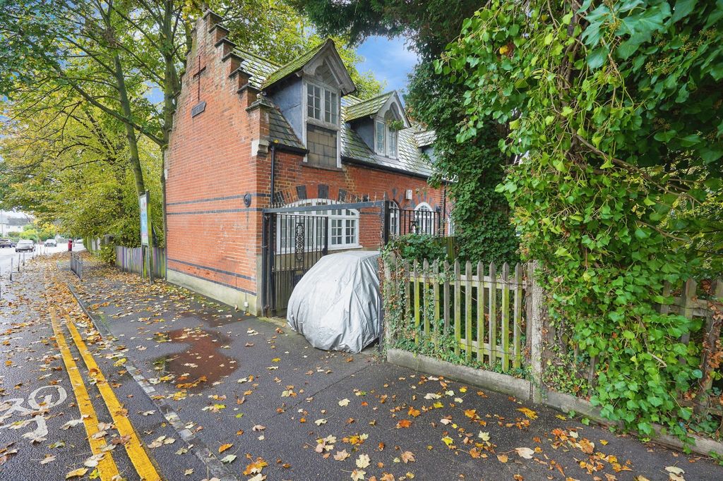 Property photo 1 of 18