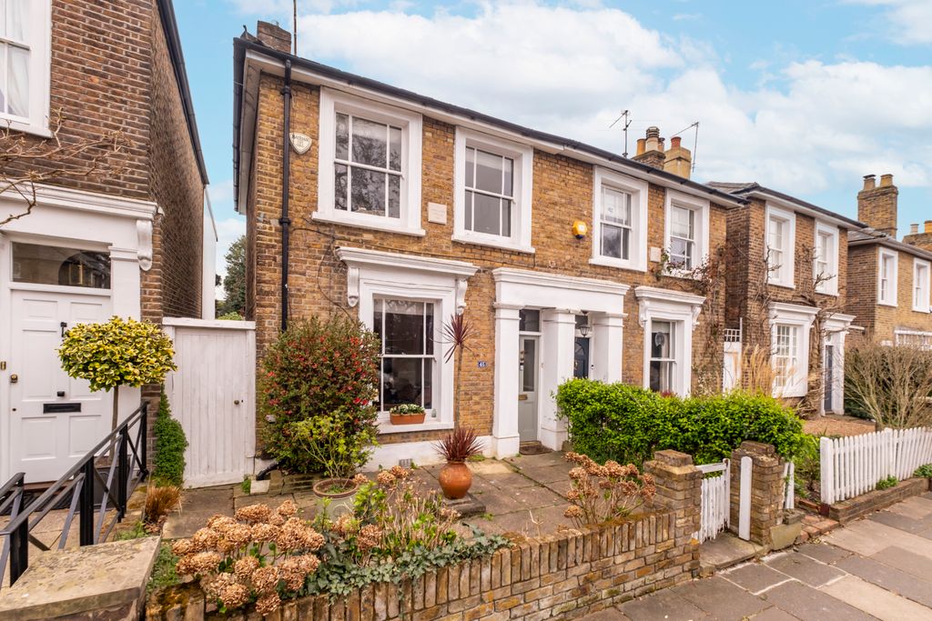 Property photo 1 of 11