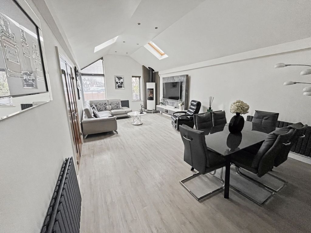 Property photo 2 of 31