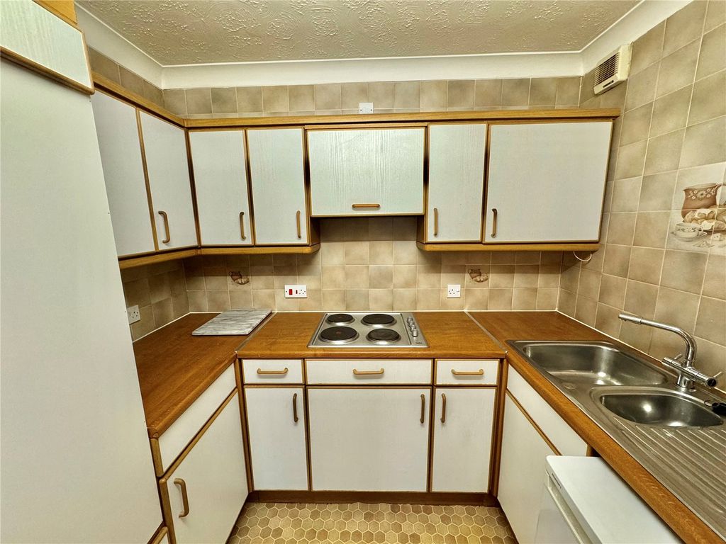 Property photo 2 of 9 Picture No. 12