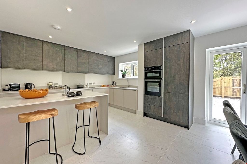 Property photo 3 of 17 B4d593Cf-Fb98-4d87-B9F3-408F70Db8A36