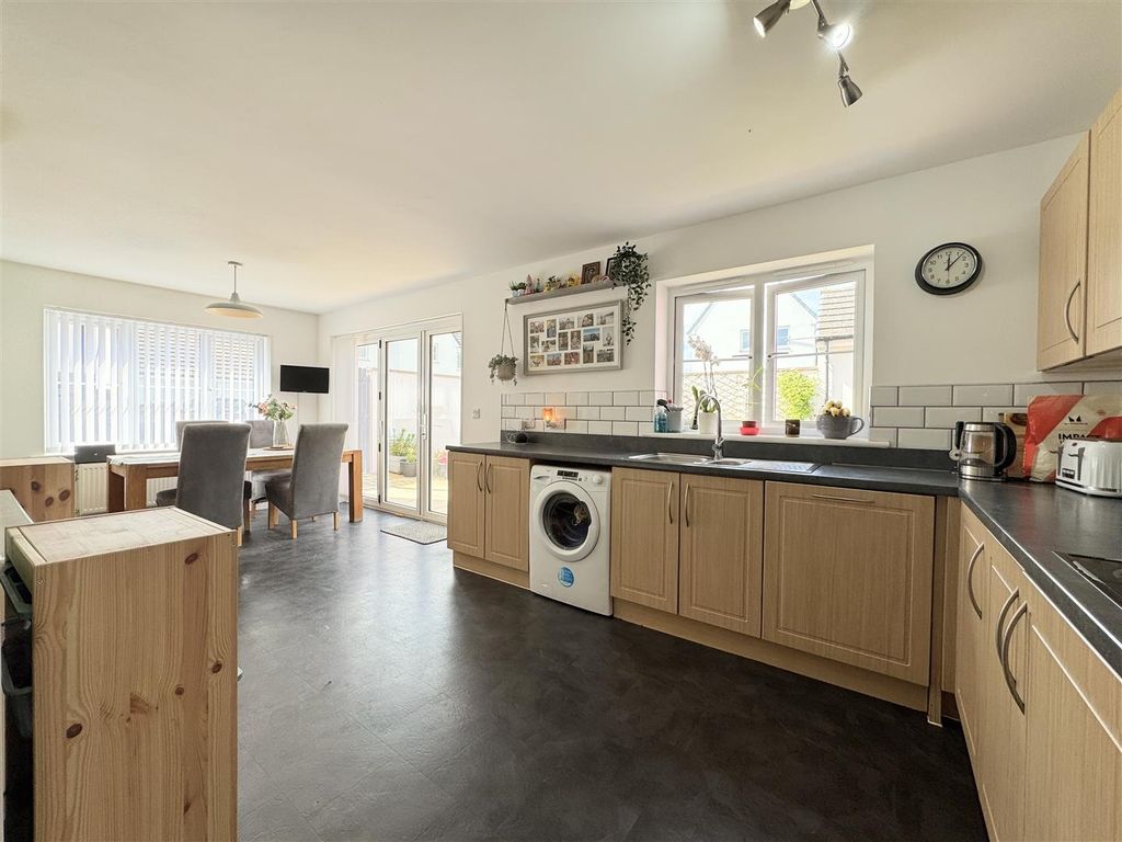 Property photo 2 of 28 Kitchen Diner
