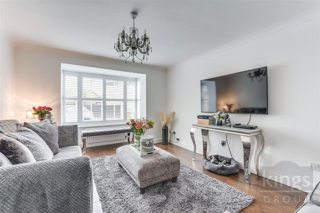 Property photo 2 of 23 Lounge Pg