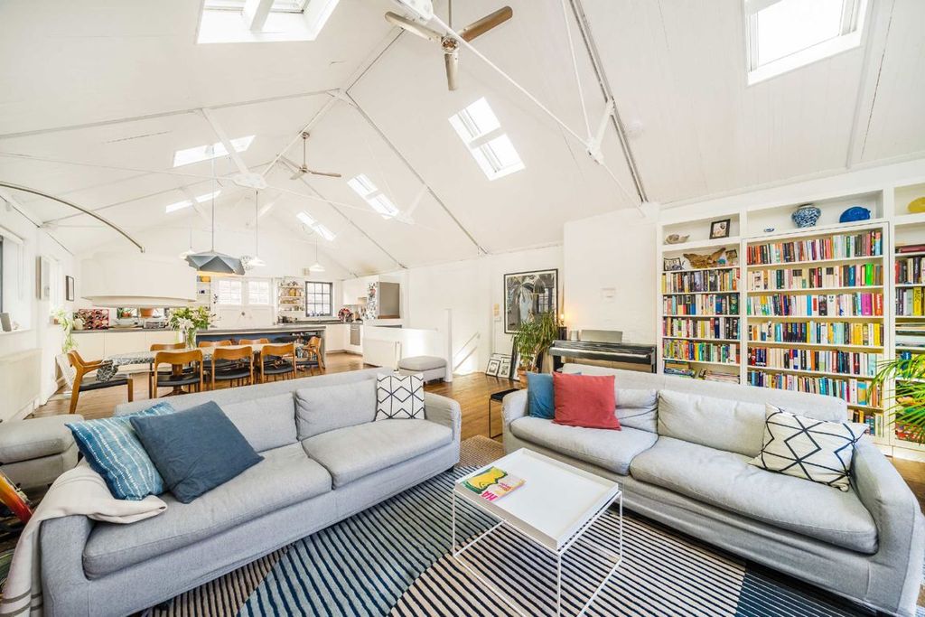 Property photo 3 of 9