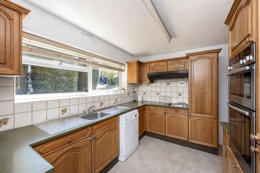 Property photo 2 of 21