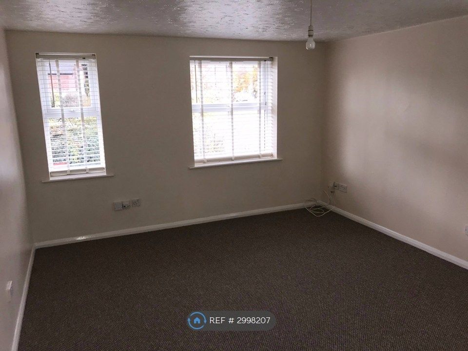 Property photo 2 of 7 Living Room