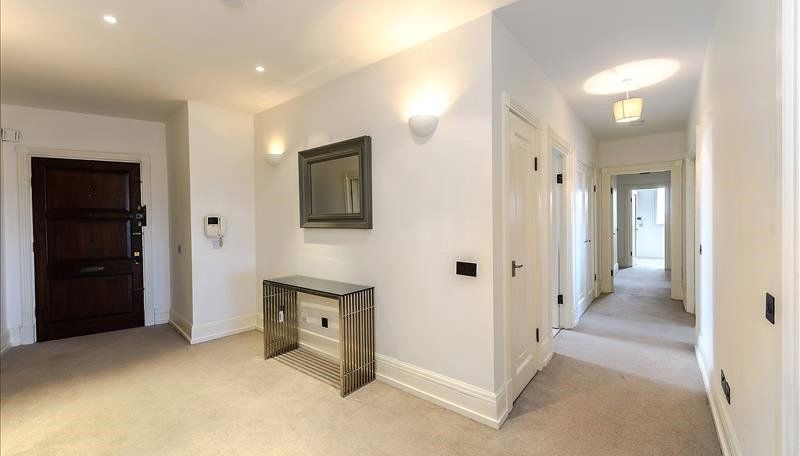 Property photo 3 of 7 Hallway