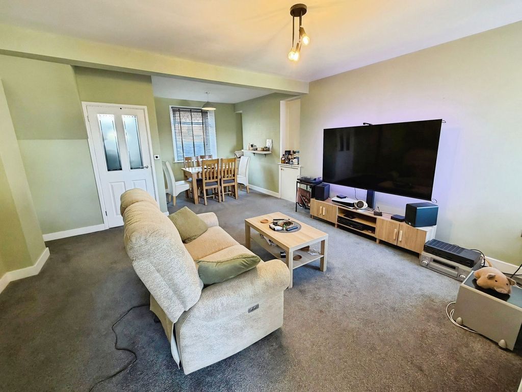 Property photo 3 of 27