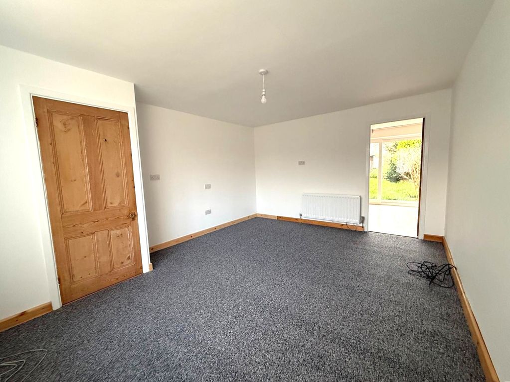 Property photo 3 of 14 Lounge