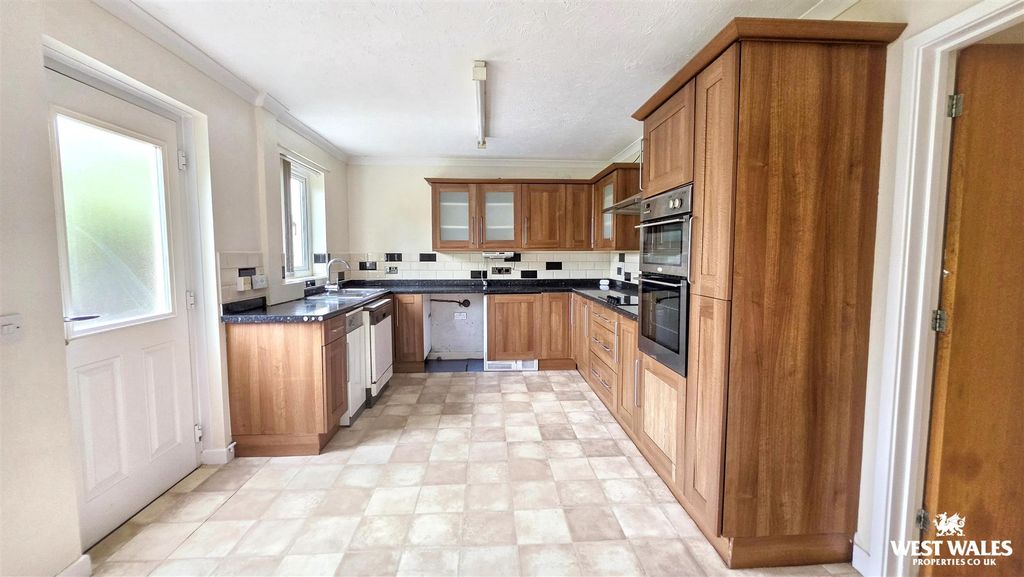 Property photo 3 of 25 Kitchen 2.Jpg