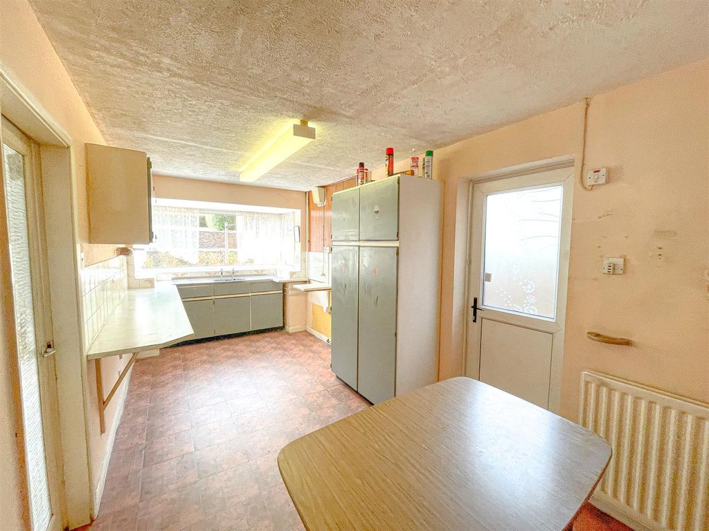 Property photo 3 of 21 Breastfast Kitchen