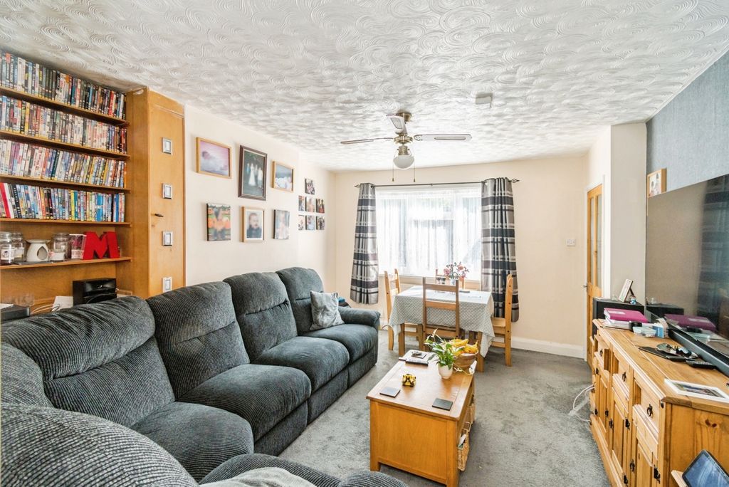 Property photo 2 of 16 Photo