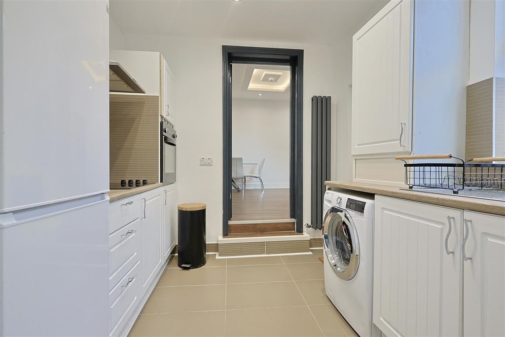 Property photo 2 of 18 9A5B72B9-5844-4F65-Ac59-722Fc6498Aed_1_201_A.Jpeg