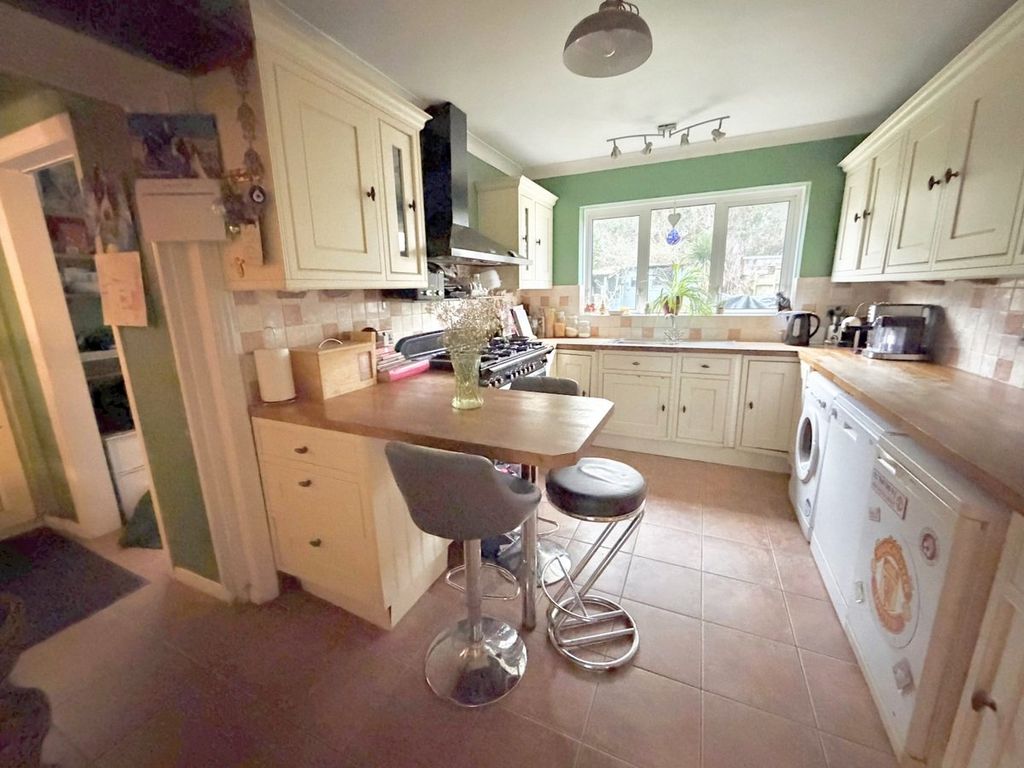 Property photo 2 of 27