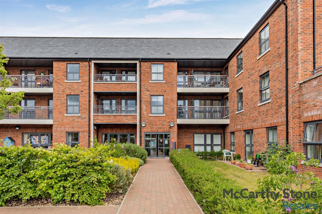 Property photo 1 of 18 8646529-Exterior02-800.Jpg