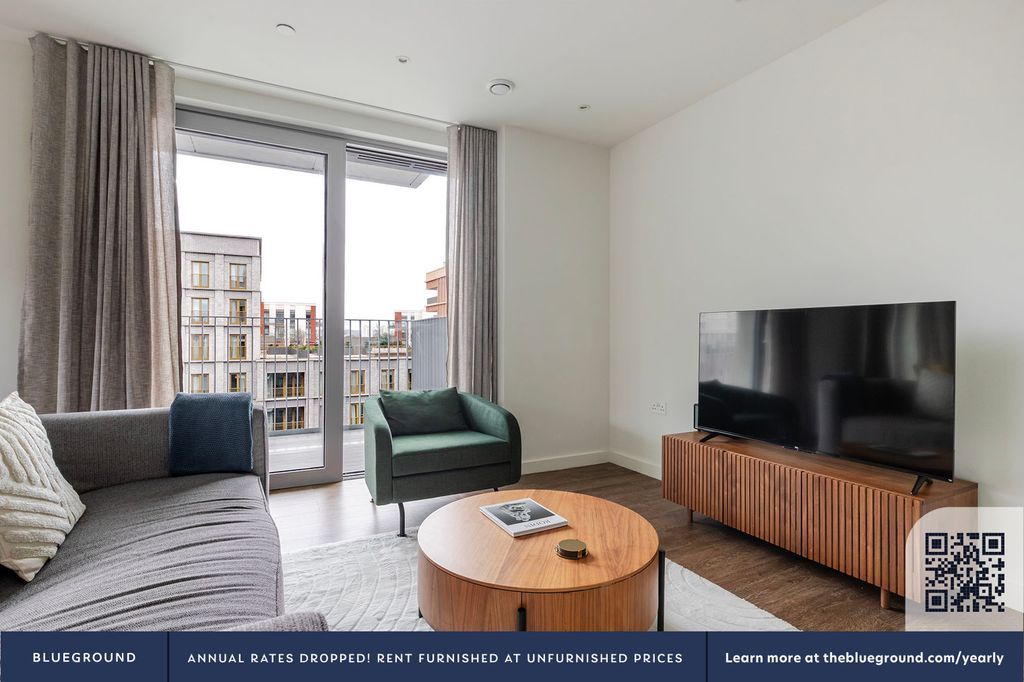 Property photo 3 of 28 Living Room