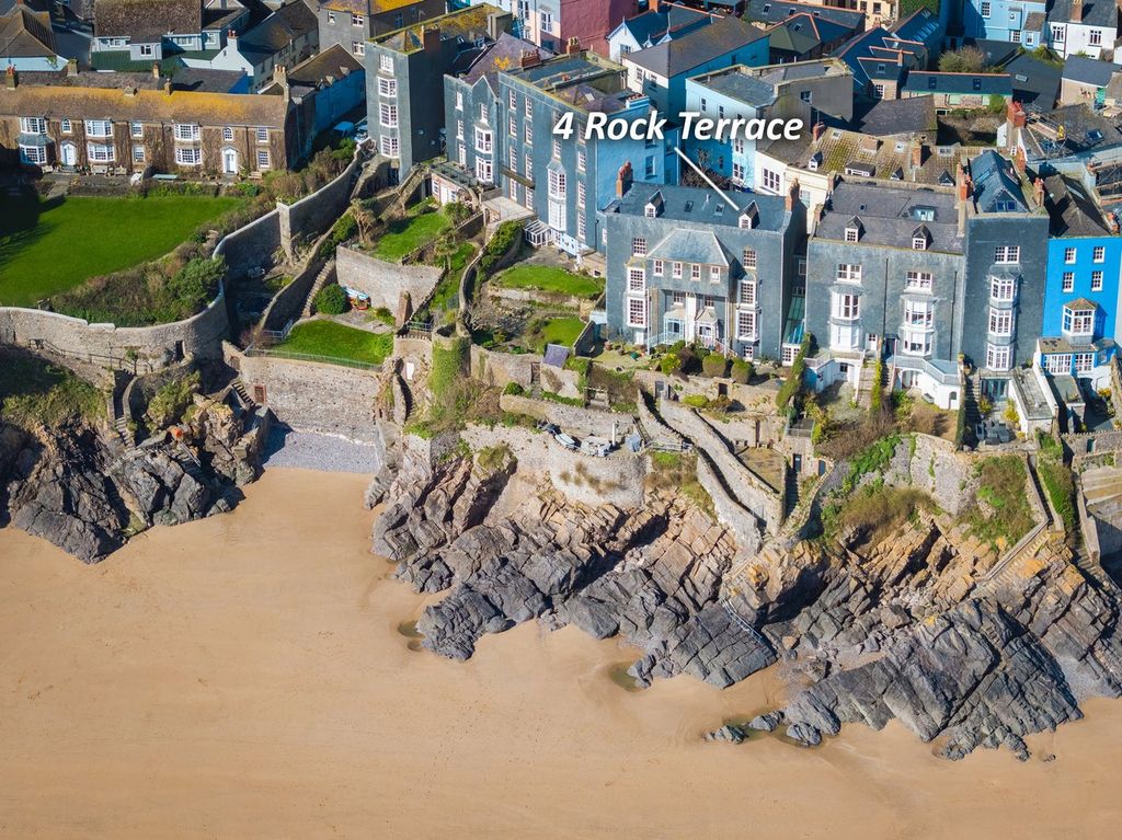 Property photo 2 of 35