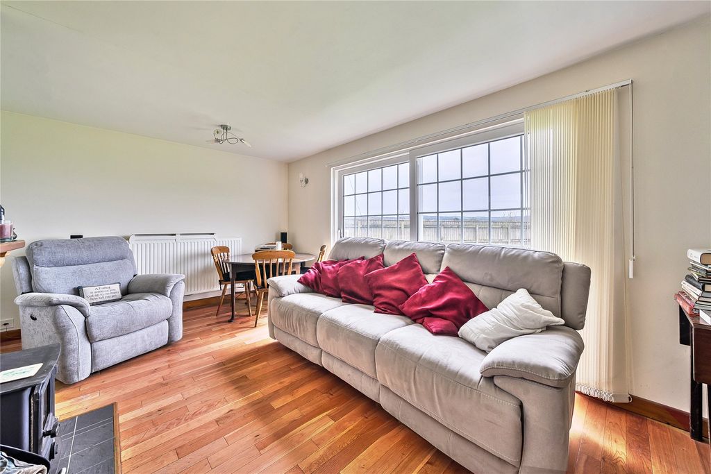 Property photo 2 of 17 Picture No. 11