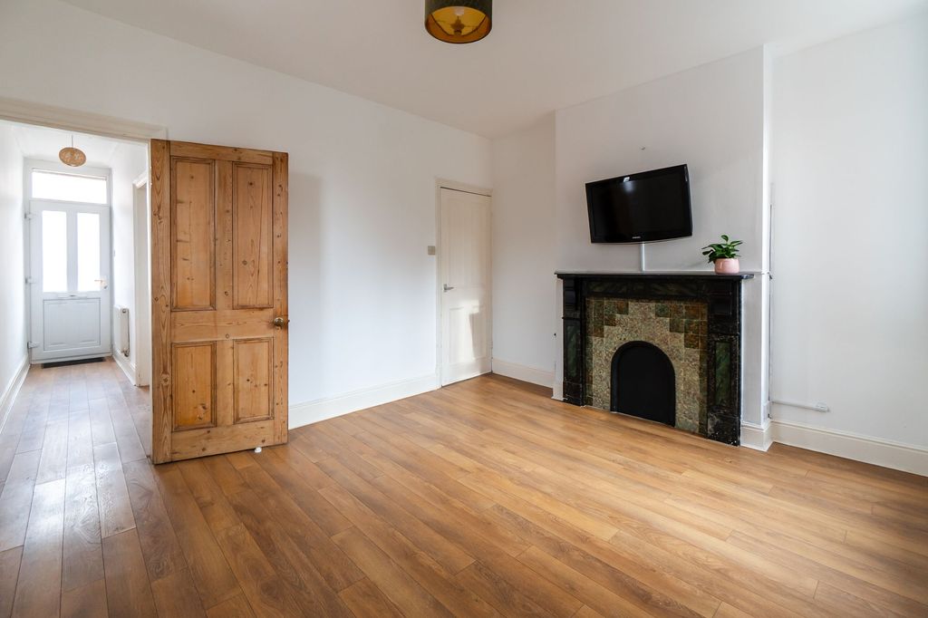 Property photo 2 of 26