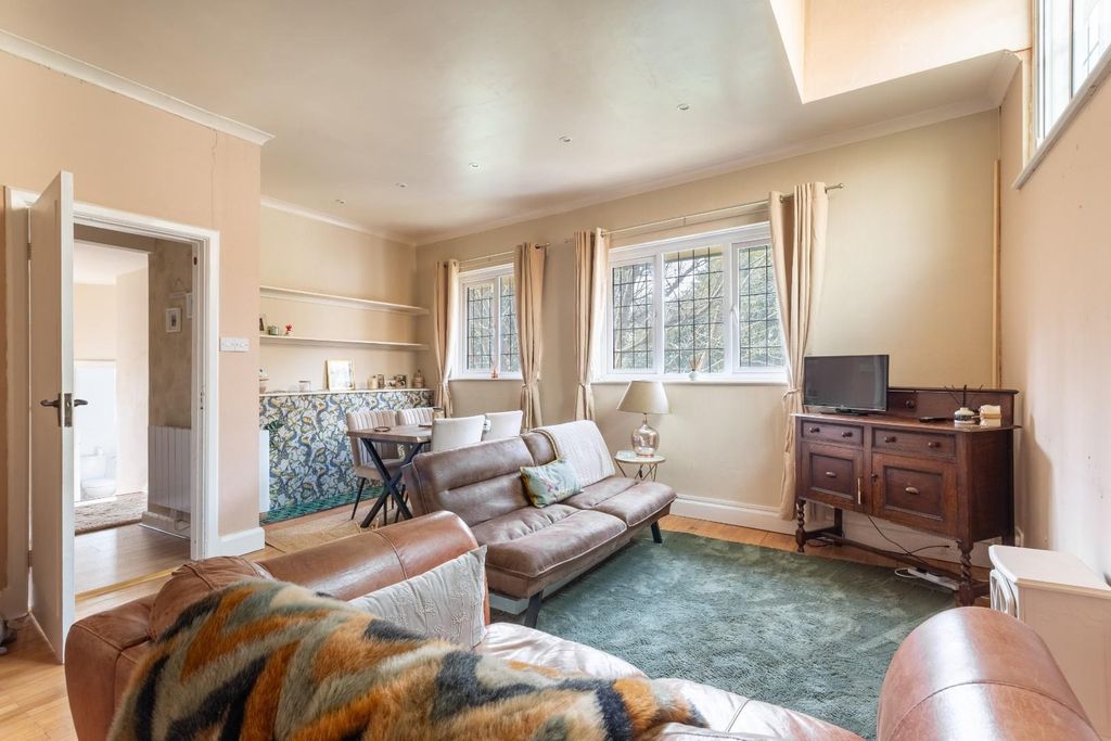 Property photo 3 of 16 Tudor Close-7.Jpg