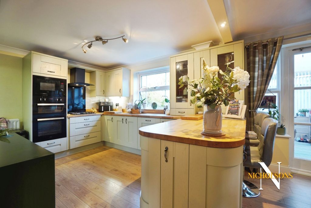 Property photo 2 of 18 4577423