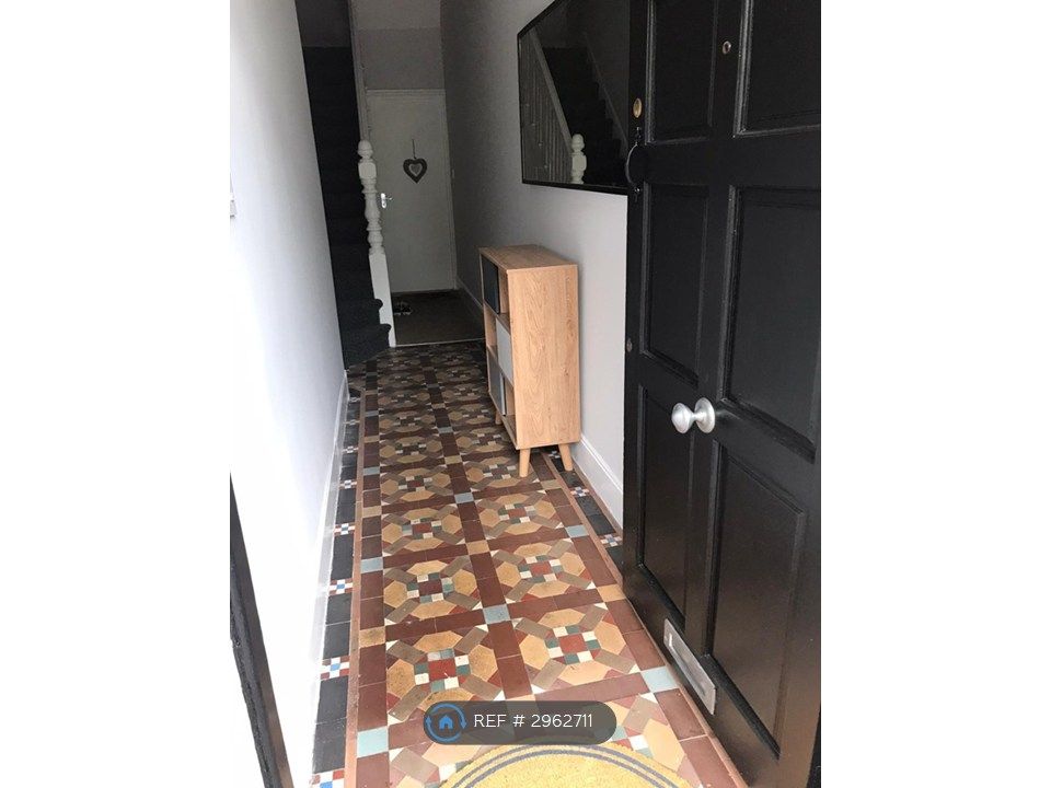 Property photo 2 of 6 Victorian Hallway Entrance