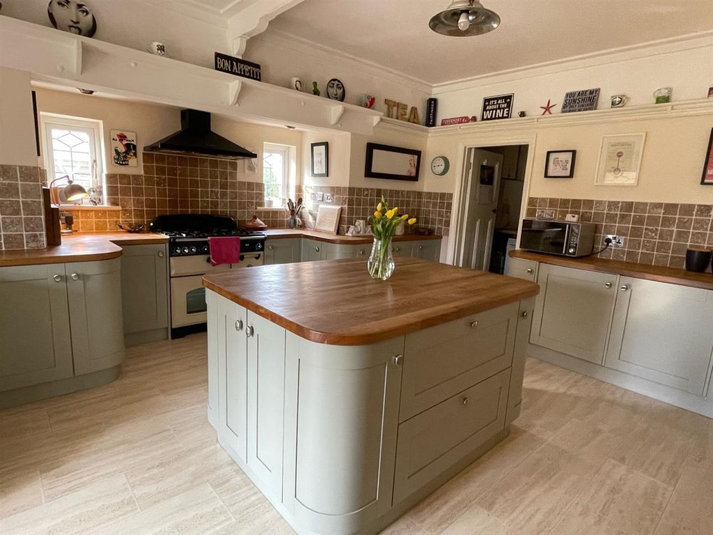 Property photo 3 of 47 Kitchen..Jpg