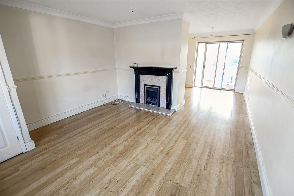 Property photo 2 of 11 Living Room