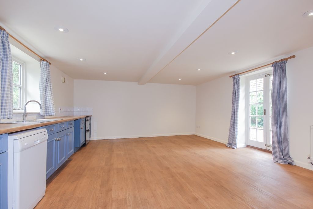 Property photo 2 of 10 65772