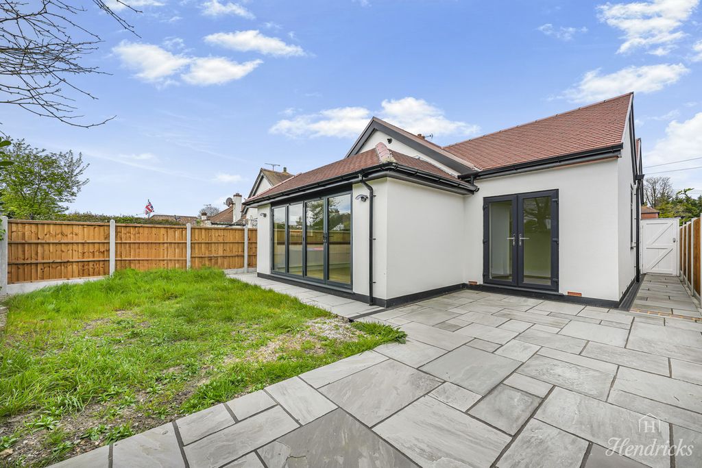 Property photo 2 of 28