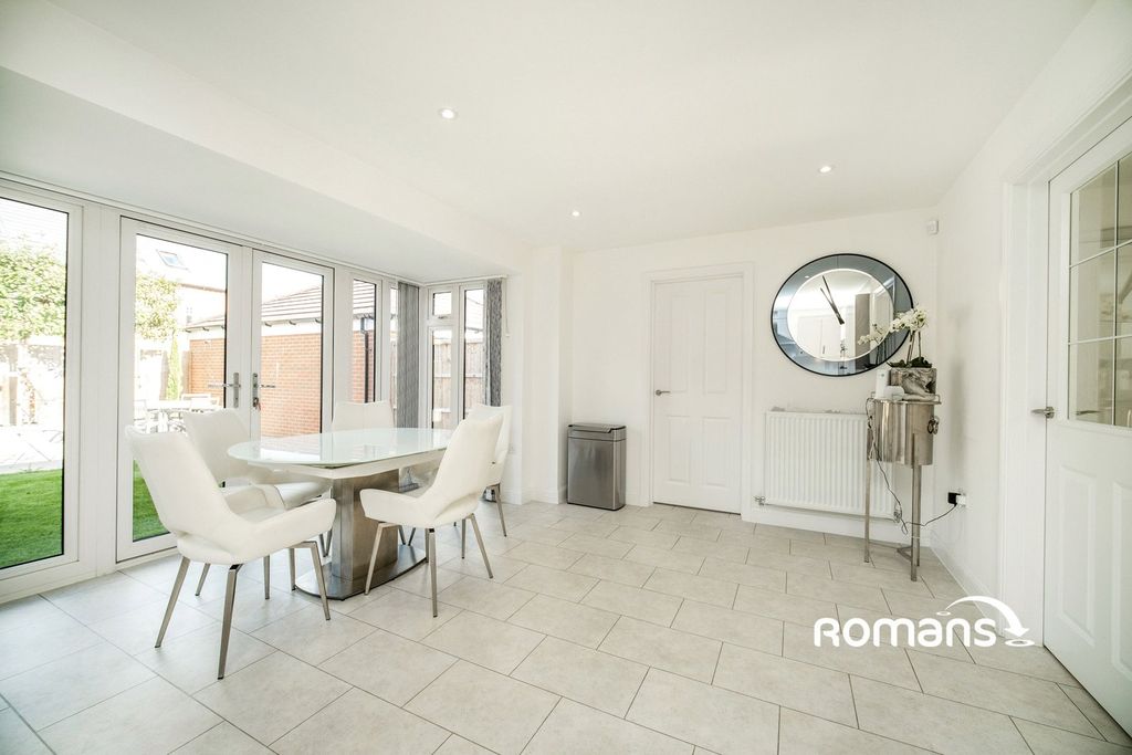 Property photo 2 of 10 Photo