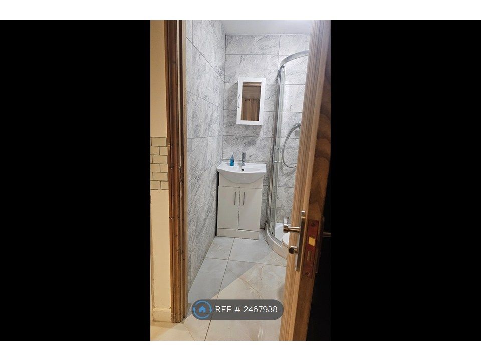 Property photo 2 of 12 Toilet Basin View